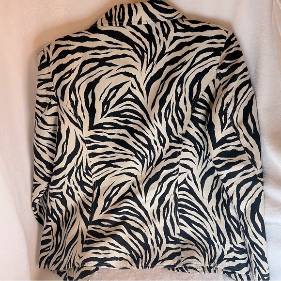 Silk land animal print blazer/jacket. Size large. Silk/cotton blend - Picture 11 of 12